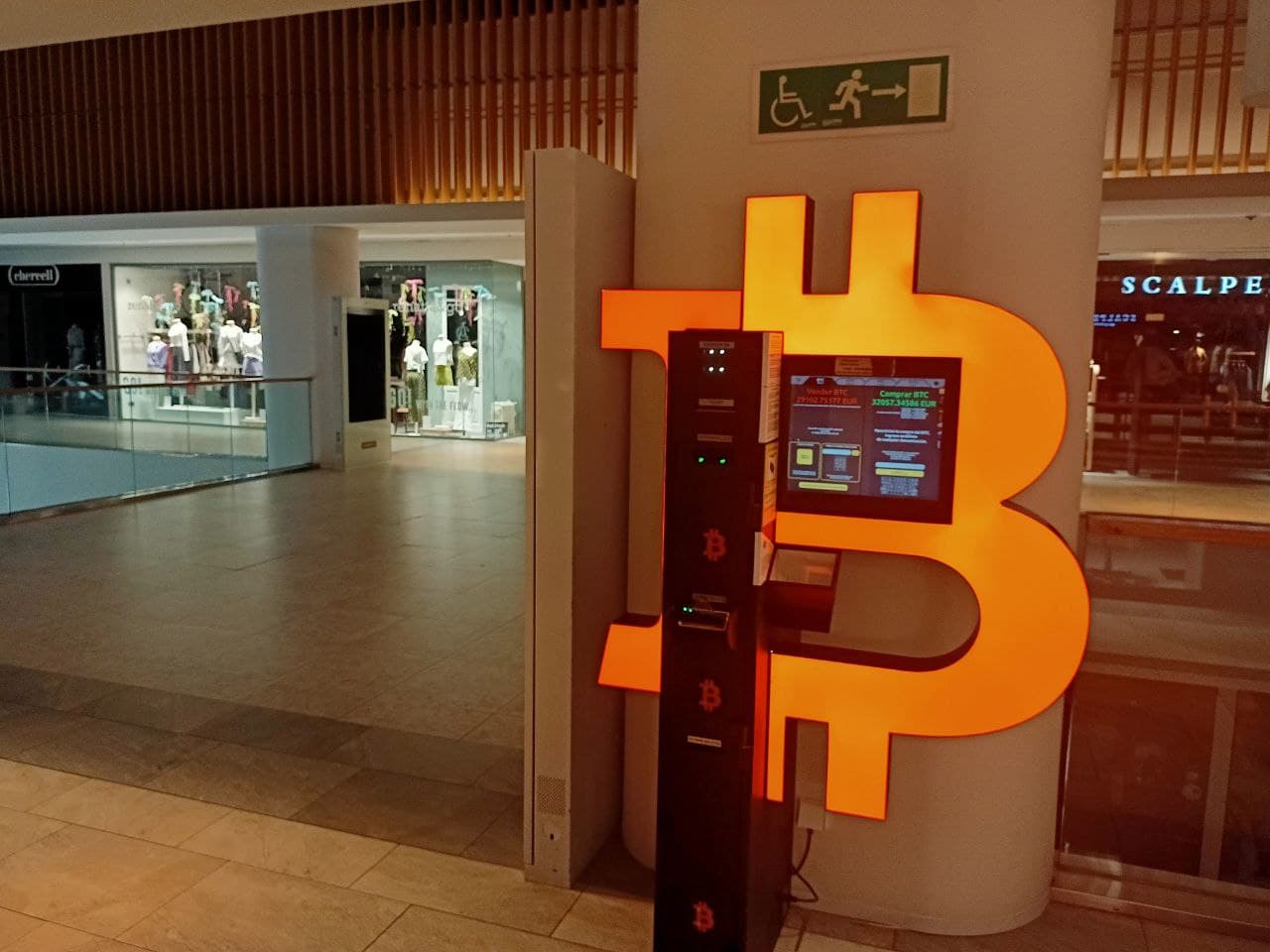 Cajero Bitcoin en C. de Arturo Soria foto número 4